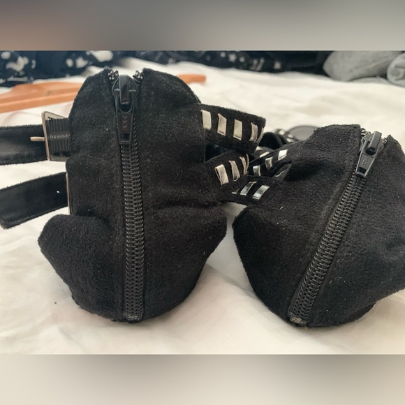 Faux studded black gladiator sandals - Picture 4 of 6